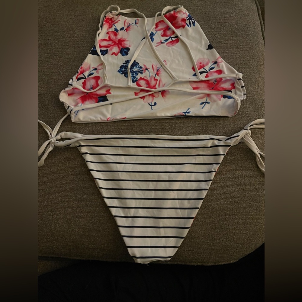 Cupshe reversible bathing suit - Picture 6 of 16